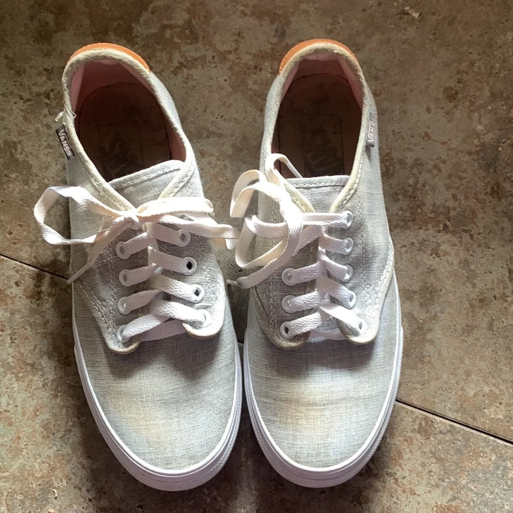 Vans - Picture 2 of 10